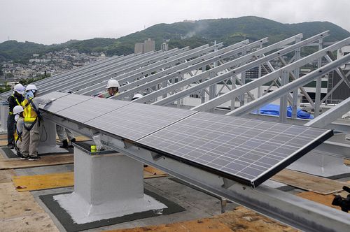 「屋根貸し」太陽光発電事業、全国に拡大中